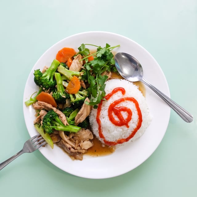Cơm Gà Xào Bông Cải.